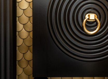 Modernios klasikos komoda su  dekorais